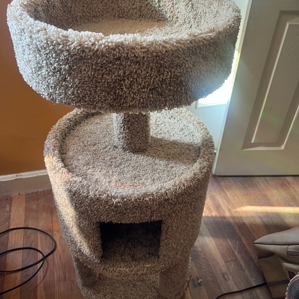 Cat house/scratching post